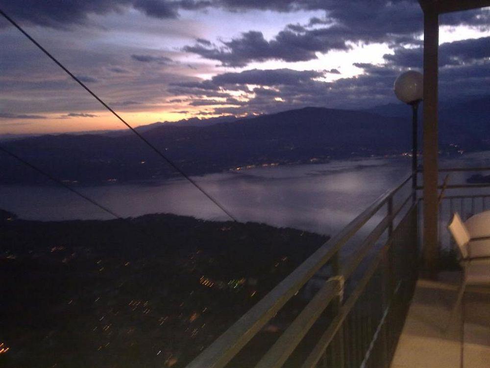 Hotel Funivie Del Lago Maggiore Laveno-Mombello Exterior foto